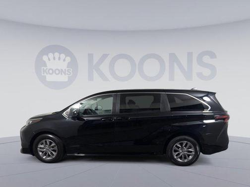 2024 Toyota Sienna LE