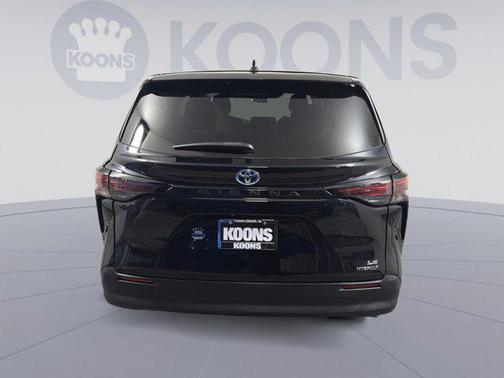 2024 Toyota Sienna LE