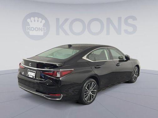 2023 Lexus ES 250 Base
