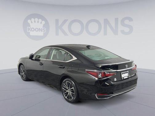 2023 Lexus ES 250 Base