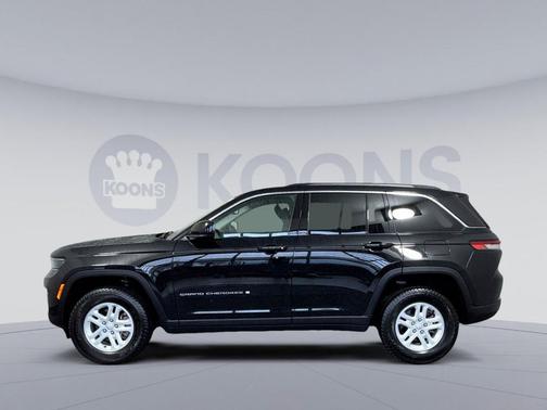 Diamond Black Crystal Pearlcoat 2023 Jeep Grand Cherokee Laredo