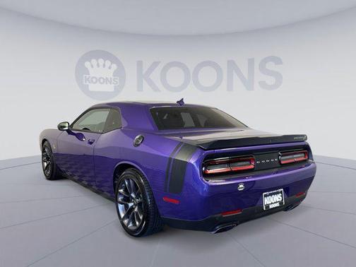 Plum Crazy Pearlcoat 2023 Dodge Challenger R/T Scat Pack