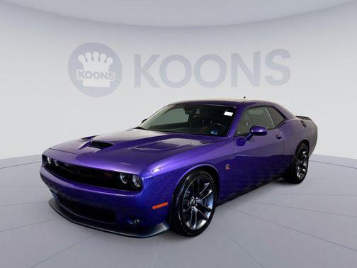 Plum Crazy Pearlcoat 2023 Dodge Challenger R/T Scat Pack
