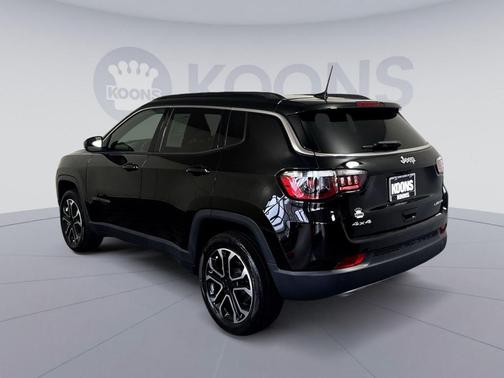 Diamond Black Crystal Pearlcoat 2023 Jeep Compass Limited
