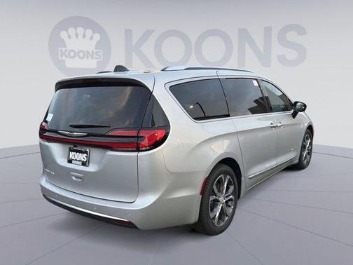 2026 Chrysler Pacifica L