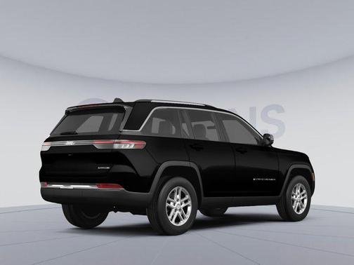 Diamond Black Crystal Pearlcoat 2023 Jeep Grand Cherokee Laredo