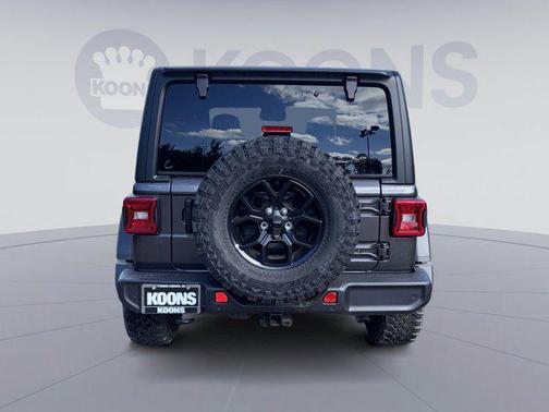 Granite Crystal Metallic Clearcoat 2026 Jeep Wrangler Willys