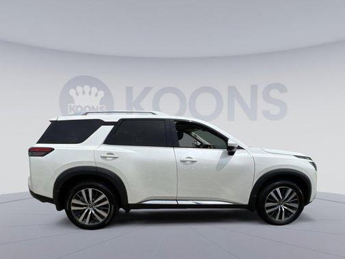2022 Nissan Pathfinder Platinum 4WD