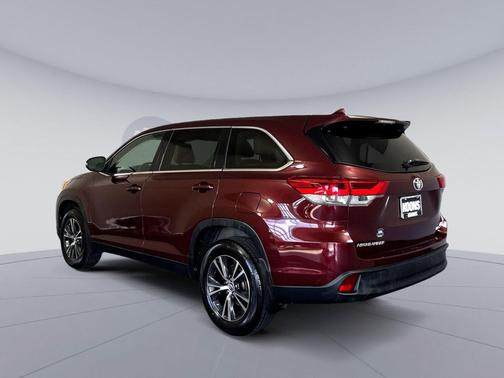 Ooh La La Rouge Mica 2019 Toyota Highlander LE Plus