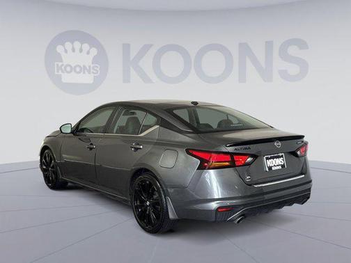 2022 Nissan Altima SR FWD