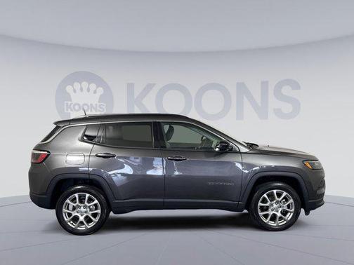 2022 Jeep Compass Latitude Lux