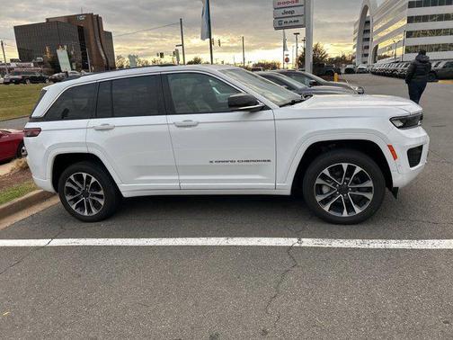 2022 Jeep Grand Cherokee Overland