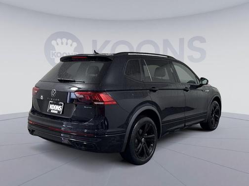 Deep Black Pearl 2023 Volkswagen Tiguan 2.0T SE R-Line Black 4MOTION