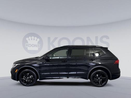 Deep Black Pearl 2023 Volkswagen Tiguan 2.0T SE R-Line Black 4MOTION