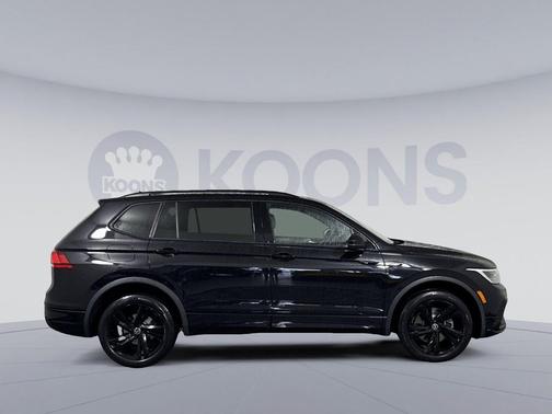 Deep Black Pearl 2023 Volkswagen Tiguan 2.0T SE R-Line Black 4MOTION