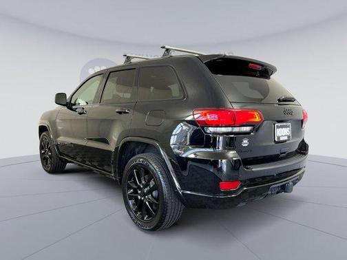 Photo 3 of 26 of 2020 Jeep Grand Cherokee Altitude