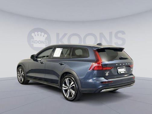 2024 Volvo V60 Cross Country B5 Plus
