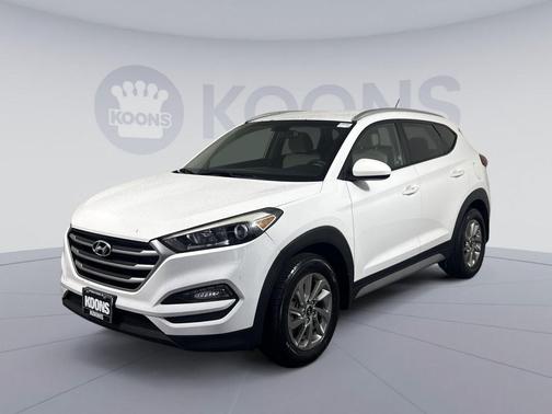 Dazzling White 2017 Hyundai TUCSON SE