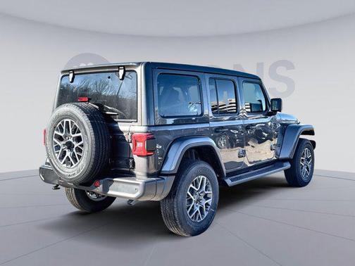 2026 Jeep Wrangler 4-Door Sahara 4x4