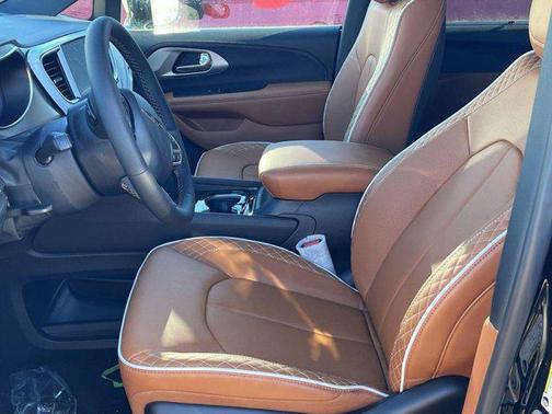 2025 Chrysler Pacifica L