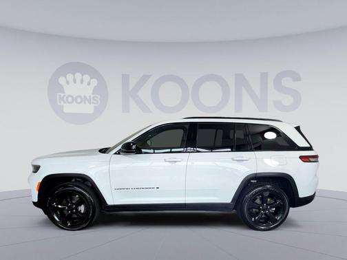 Bright White Clearcoat 2025 Jeep Grand Cherokee Altitude