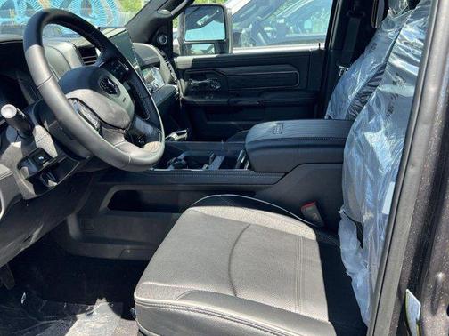 2025 RAM 2500 Limited Mega Cab 4x4 6'4' Box