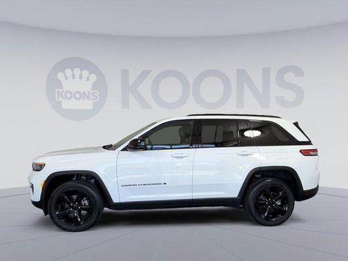 Bright White Clearcoat 2023 Jeep Grand Cherokee Altitude
