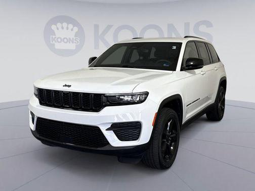 Bright White Clearcoat 2023 Jeep Grand Cherokee Altitude