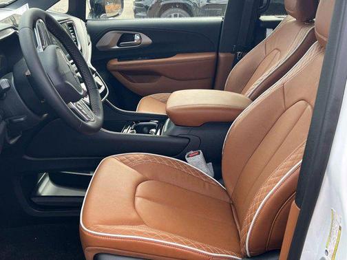 2025 Chrysler Pacifica L