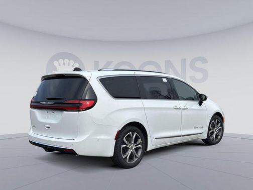 2025 Chrysler Pacifica L