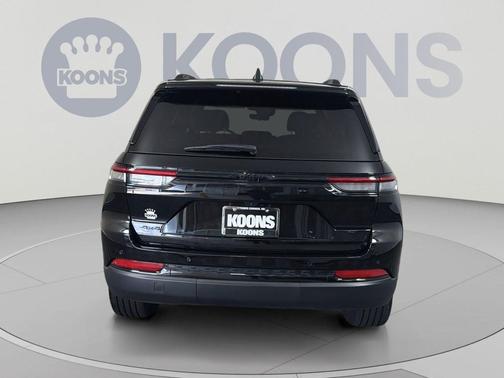 Diamond Black Crystal Pearlcoat 2025 Jeep Grand Cherokee Altitude