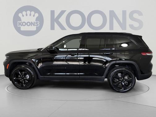 Diamond Black Crystal Pearlcoat 2025 Jeep Grand Cherokee Altitude