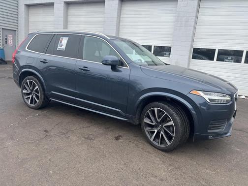 2020 Volvo XC90 T6 Momentum