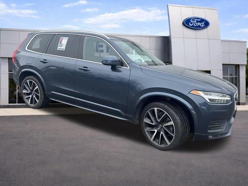 2020 Volvo XC90 T6 Momentum