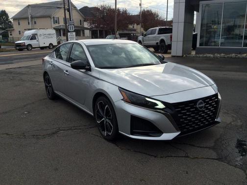 2024 Nissan Altima SR FWD