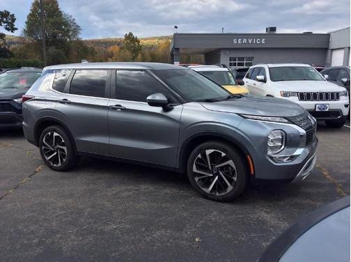 2023 Mitsubishi Outlander SE