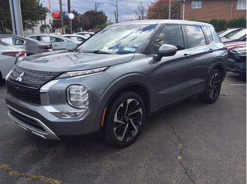 2023 Mitsubishi Outlander SE