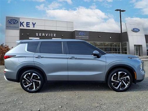 2023 Mitsubishi Outlander SE