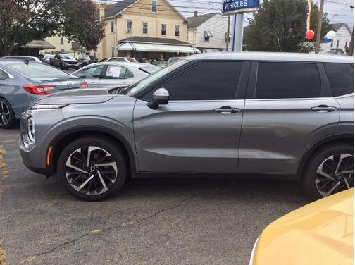 2023 Mitsubishi Outlander SE