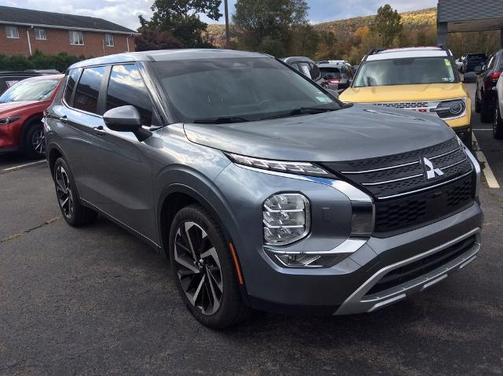 2023 Mitsubishi Outlander SE