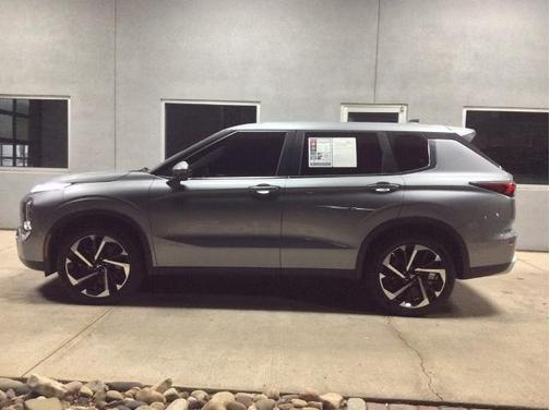 2023 Mitsubishi Outlander SE