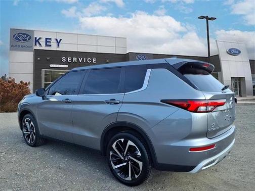 2023 Mitsubishi Outlander SE