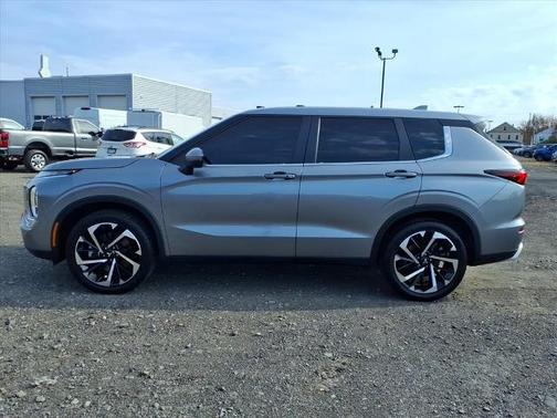 2023 Mitsubishi Outlander SE
