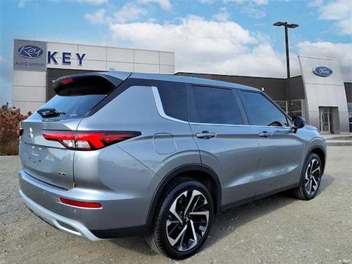 2023 Mitsubishi Outlander SE