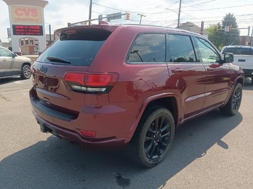 2022 Jeep Grand Cherokee LAREDO