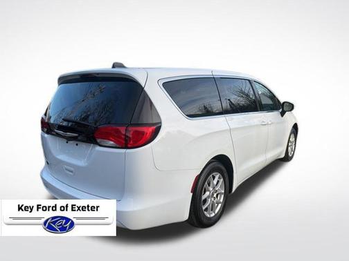 Bright White Clearcoat 2023 Chrysler Voyager LX