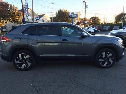 2024 Volkswagen Atlas Cross Sport 2.0T SE W/ TECHNOLOGY