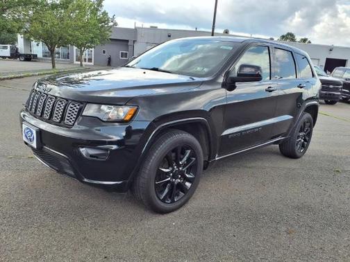 2022 Jeep Grand Cherokee LAREDO