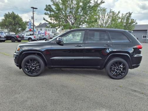 2022 Jeep Grand Cherokee LAREDO
