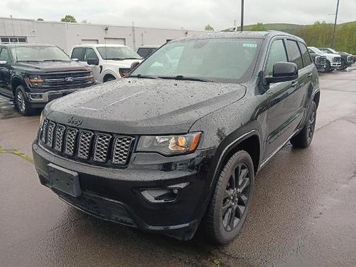 2022 Jeep Grand Cherokee LAREDO